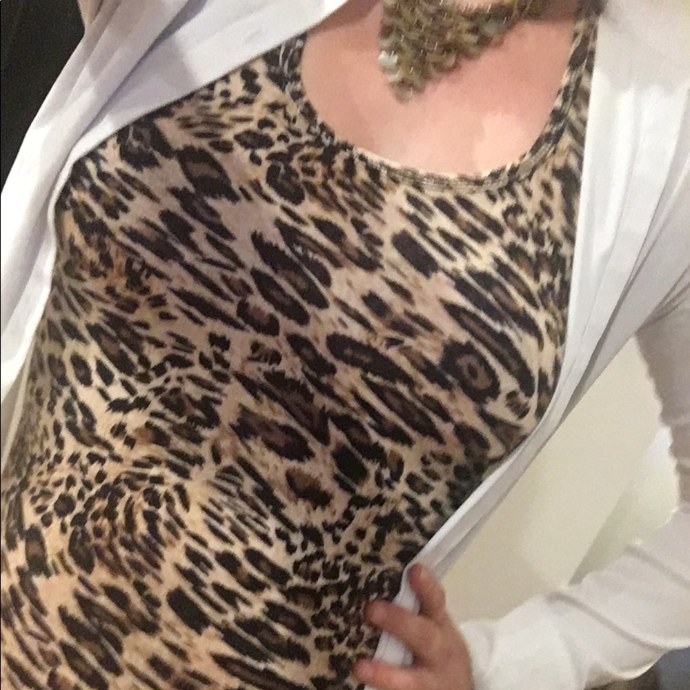 Comfy sleeveless animal print top - Picture 3 of 8